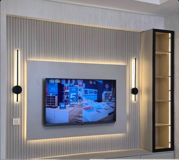 Duvar panelleme & tv ünitesi: Gizli aydınlatmalı iç mekan uygulaması
