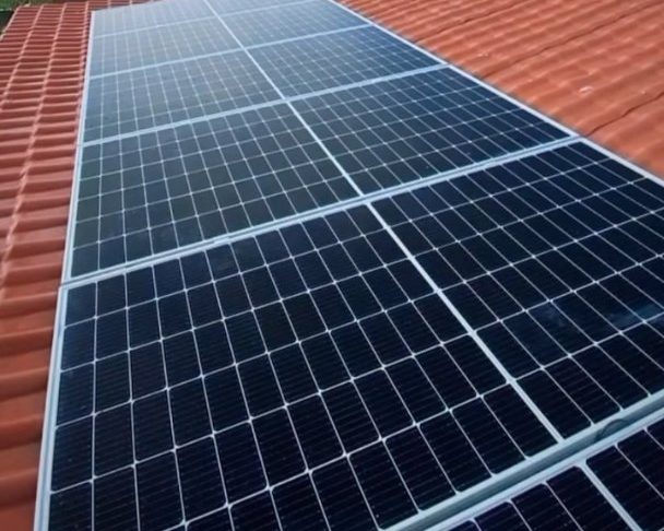 Güneş enerjisi & çatı: Panel montajı ve elektrik bağlantısı